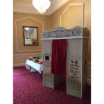 Retro Memories: Timeless Moments in a Vintage Photobooth - Image 6